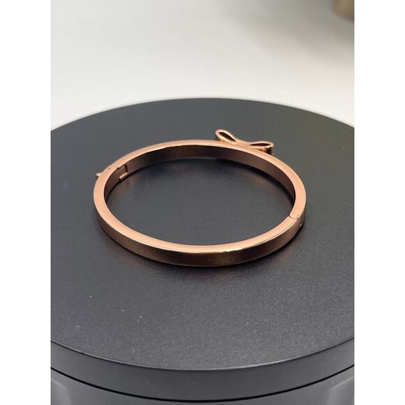 Kate Spade New York Ready Set‎ Bow Bangle Hinged Bracelet (Clear/ Rose Gold) - Picture 6 of 11
